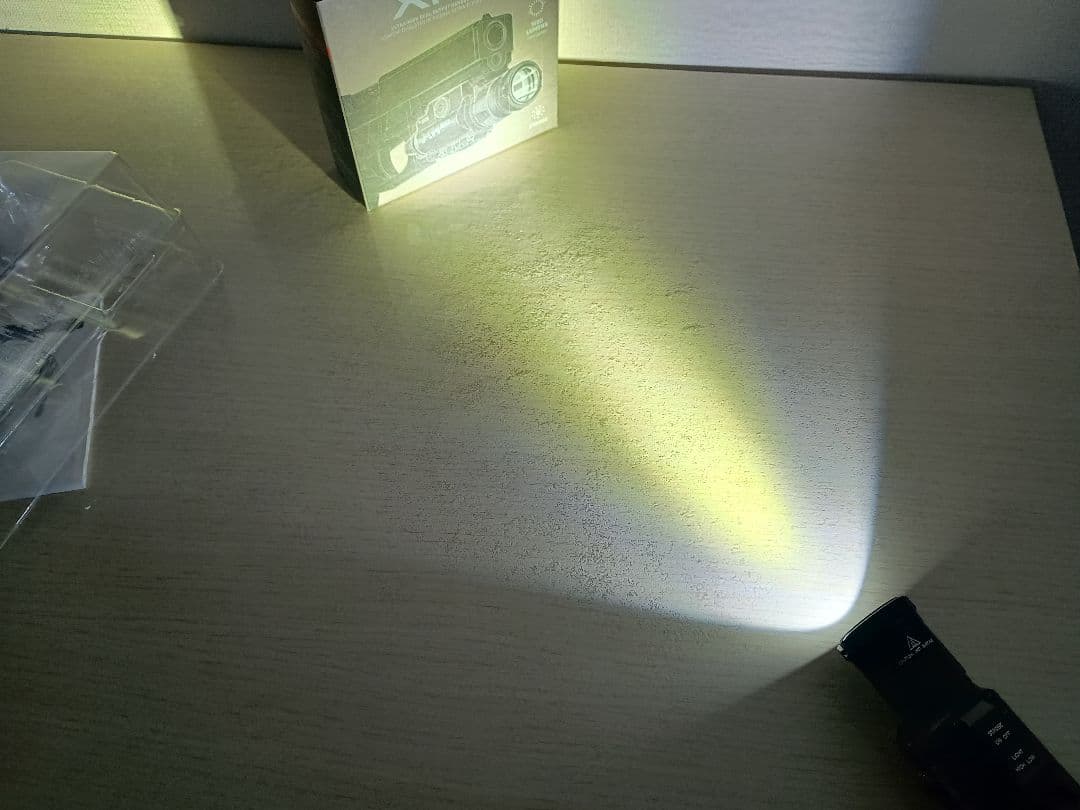 実物 Surefire XH30 1000ルーメン LEDライト