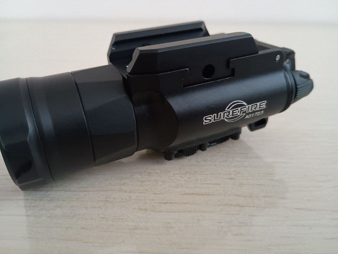 実物 Surefire XH30 1000ルーメン LEDライト