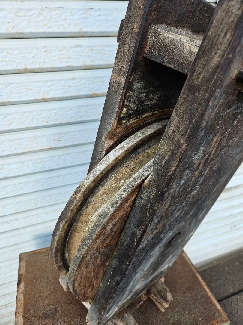 日本のアンティーク 大型の木製滑車 つるべ 井戸 古民家 インテリア