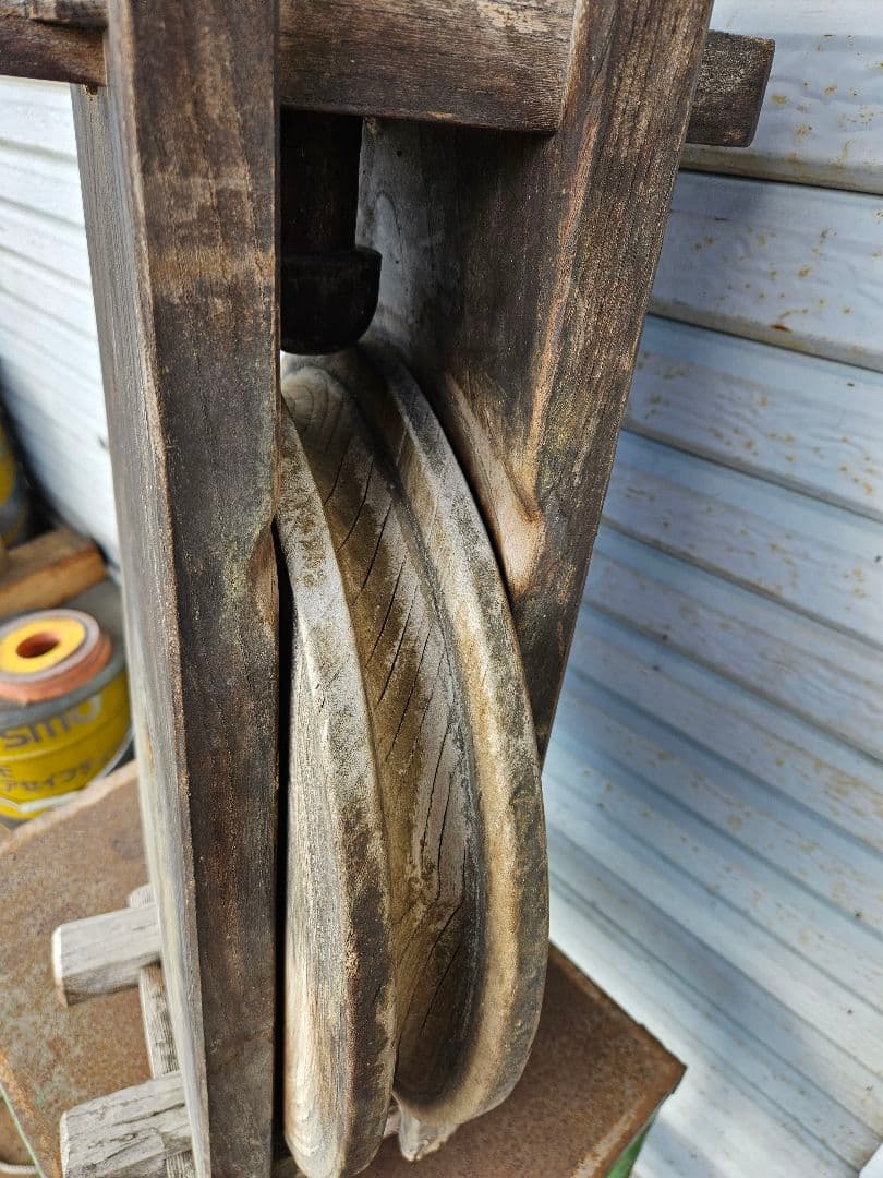 日本のアンティーク 大型の木製滑車 つるべ 井戸 古民家 インテリア