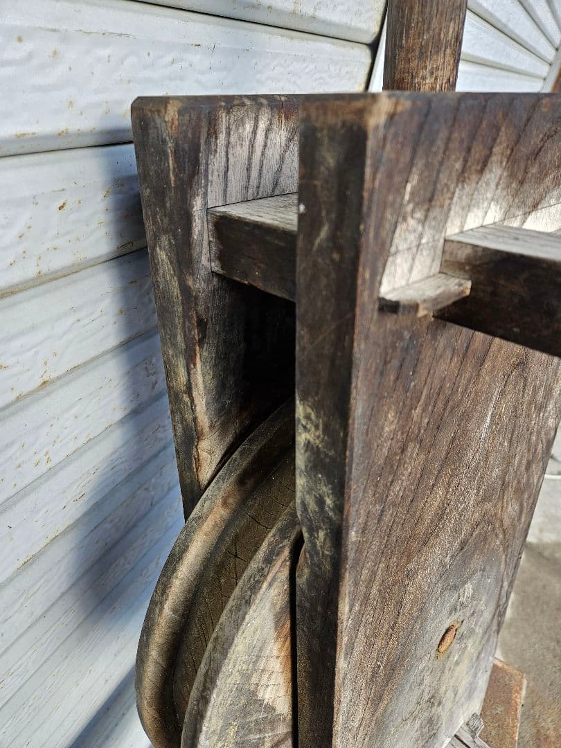 日本のアンティーク 大型の木製滑車 つるべ 井戸 古民家 インテリア