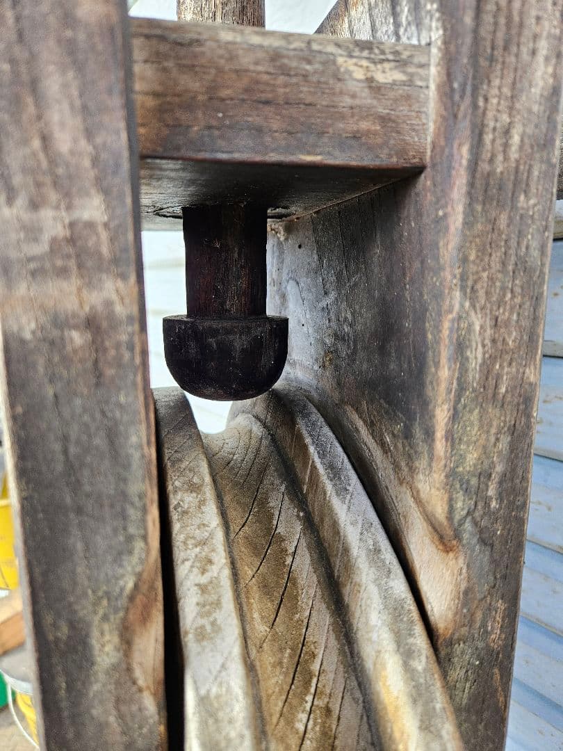 日本のアンティーク 大型の木製滑車 つるべ 井戸 古民家 インテリア