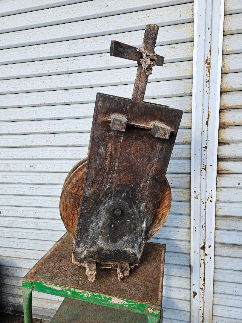 日本のアンティーク 大型の木製滑車 つるべ 井戸 古民家 インテリア