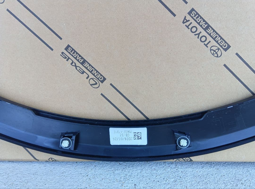 k*i様 トヨタ60プリウスGグレード フェンダーモール4枚セット