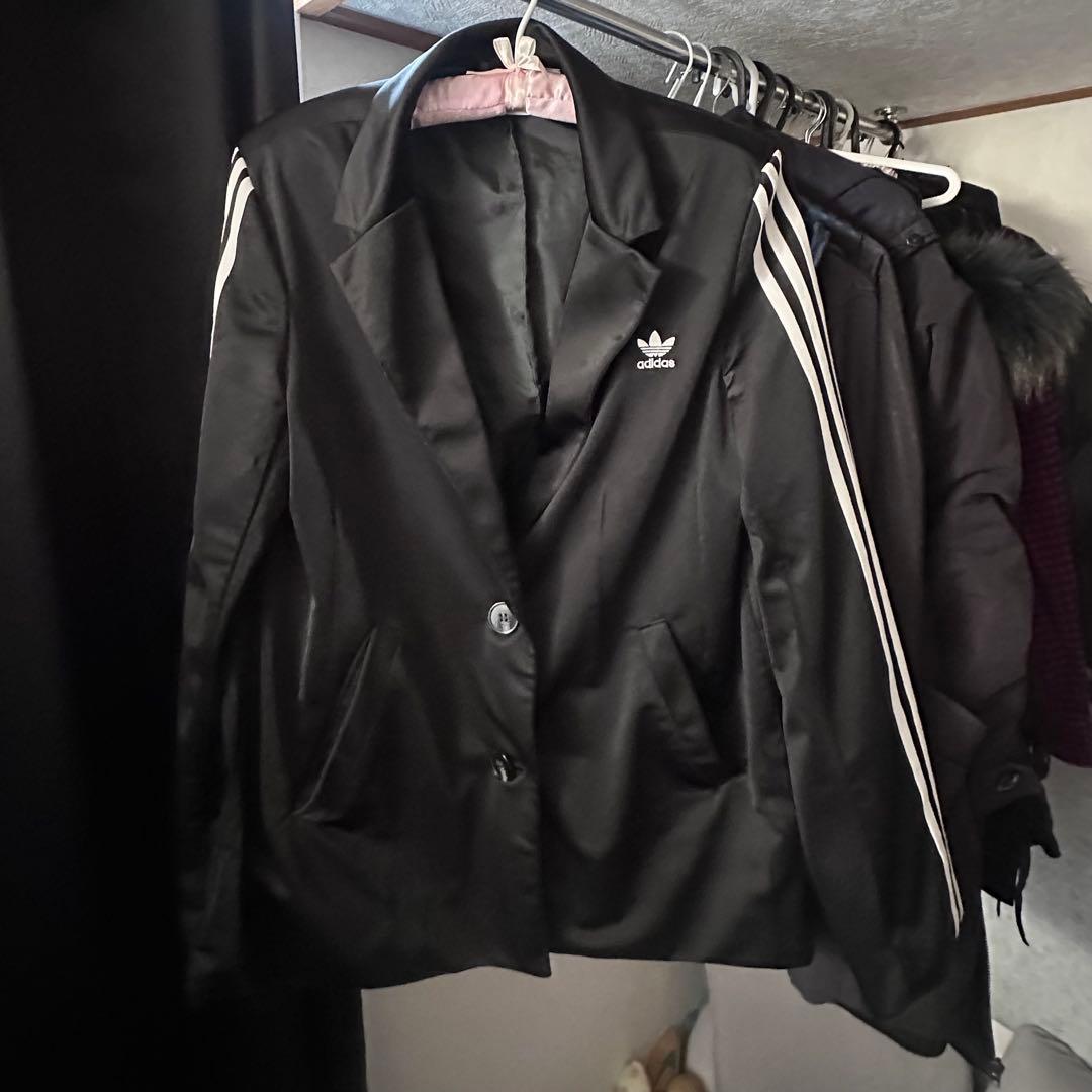 adidasスリーストライプスブレザー IK0440 テーラードジャケット