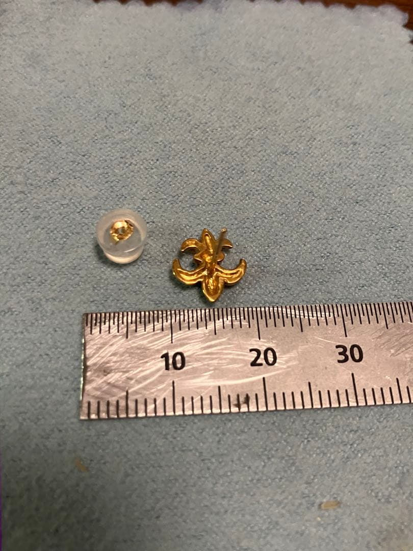 純金 ピアス メンズ 片耳 24金 ユリの紋章 スタッドピアス ポスト 18金