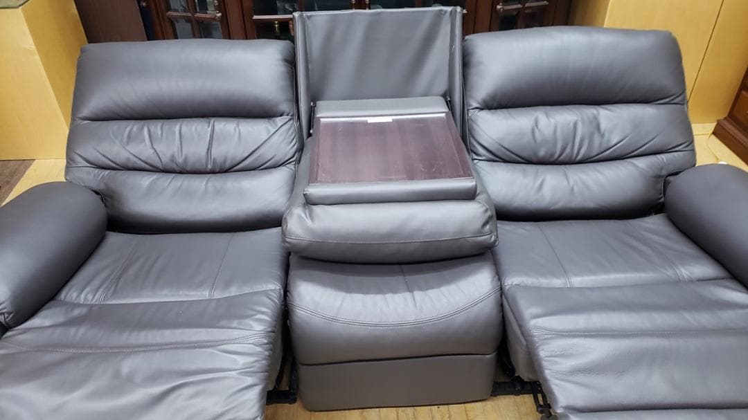 E47　美品！ニトリ製　本革（一部合皮）電動リクライニングソファ