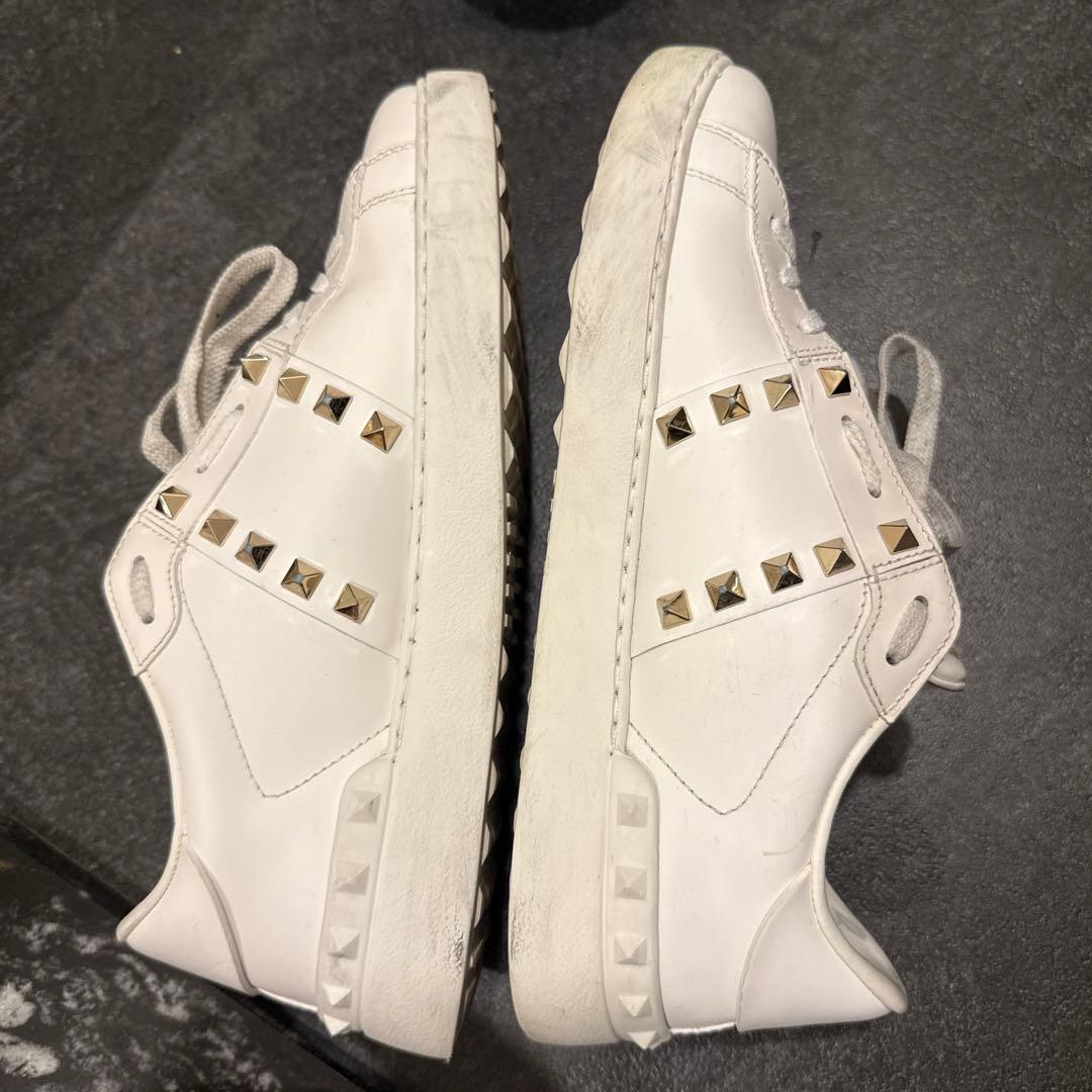 VALENTINO スタッズ付きスニーカー