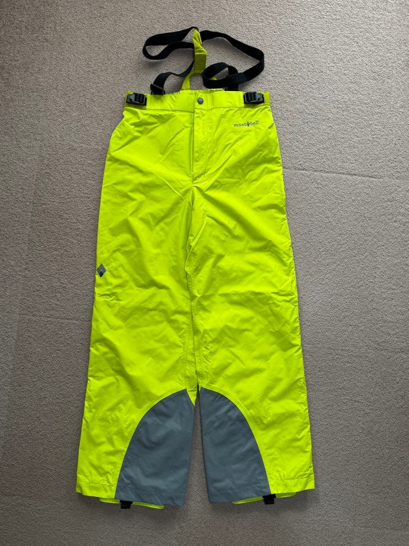 モンベル子供用スノーウェア　サイズ150cnの上下セット