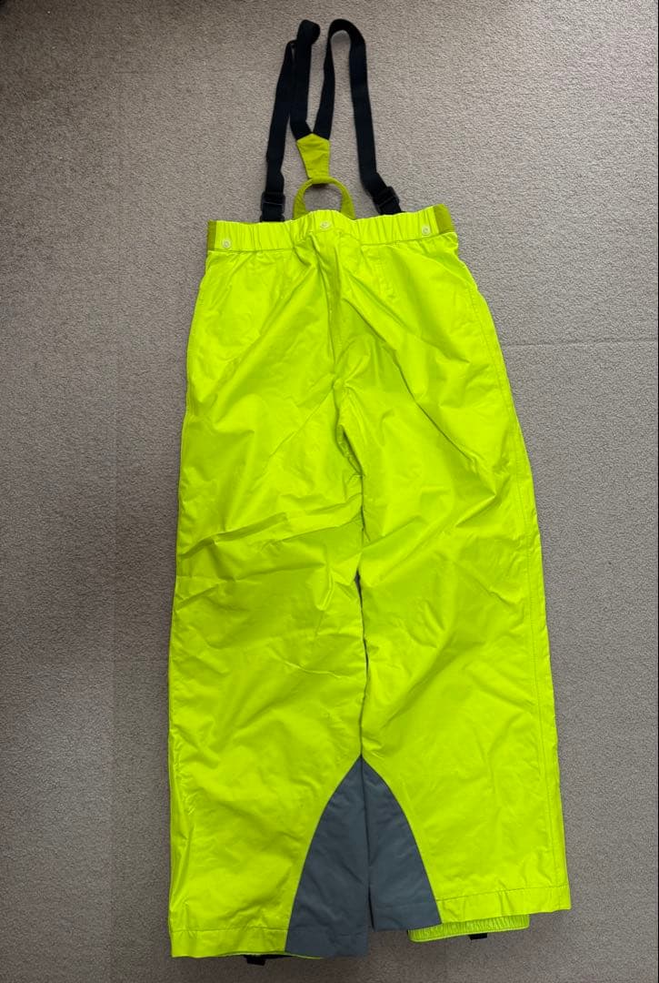 モンベル子供用スノーウェア　サイズ150cnの上下セット