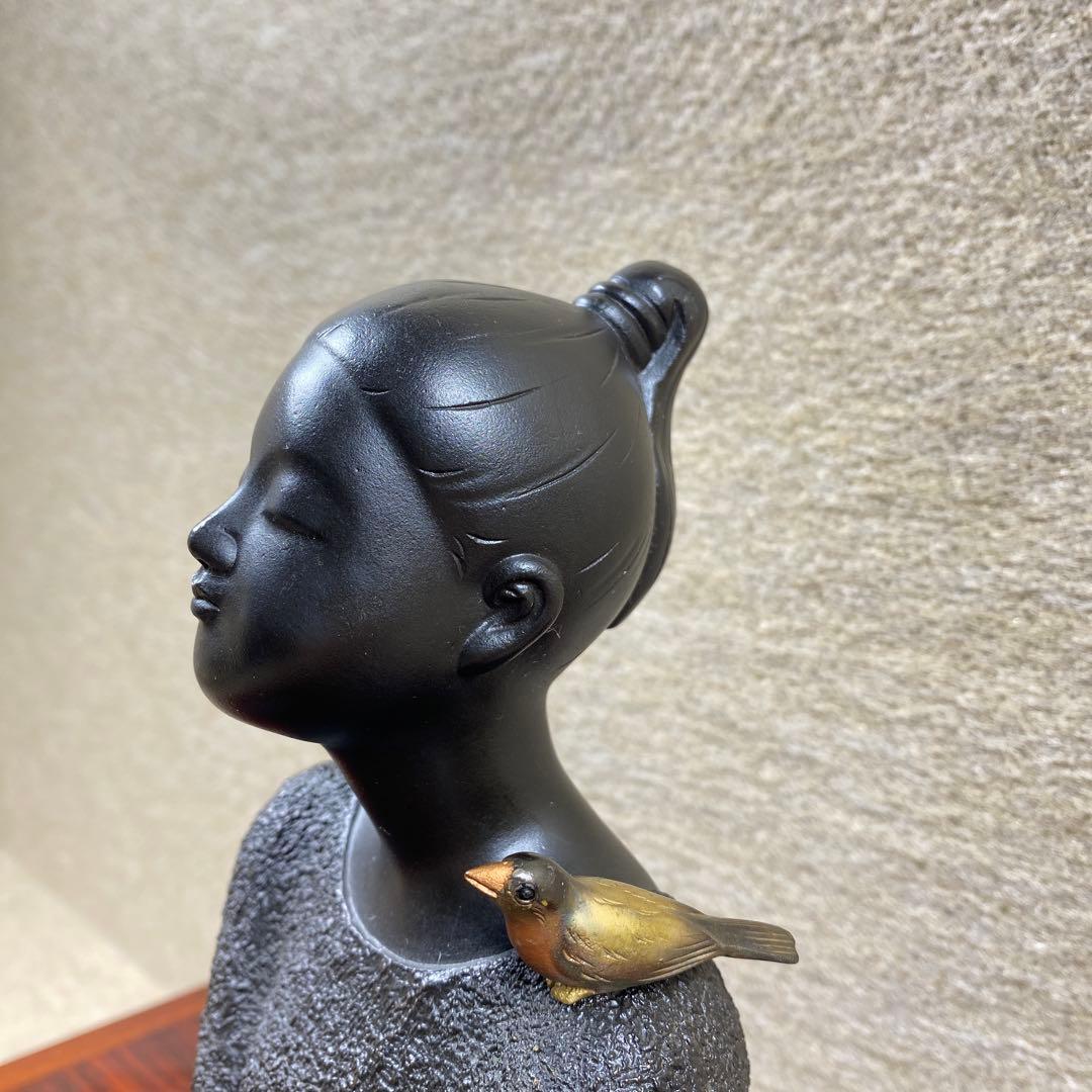 高岡銅器 彫刻家 板保次 (号 清峯）『おすまし』ブロンズ像