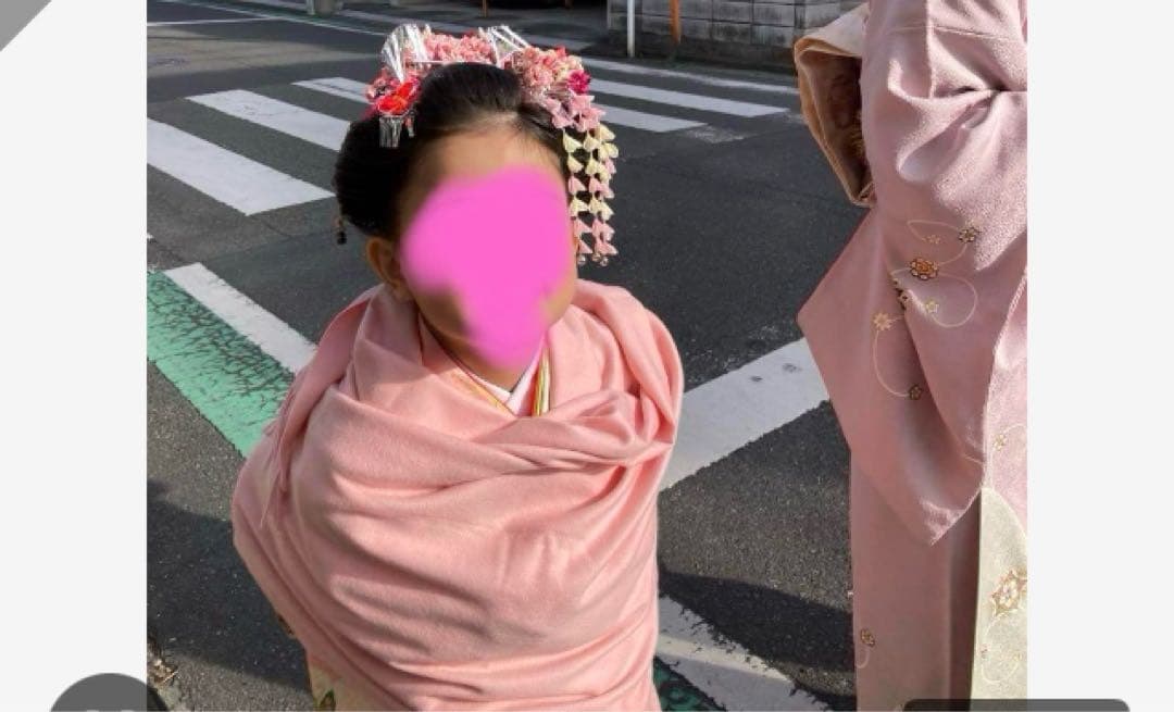 ピンク 花柄 着物。髪飾り。袴