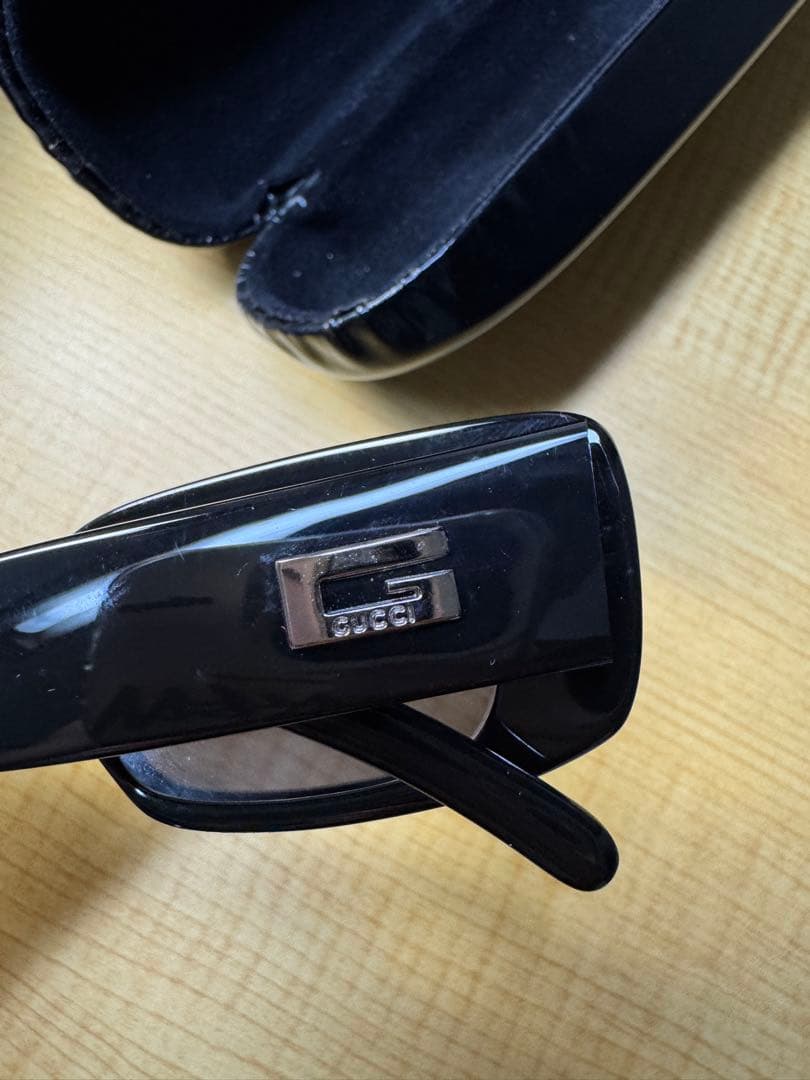 GUCCI ブラックサングラス ケース付き