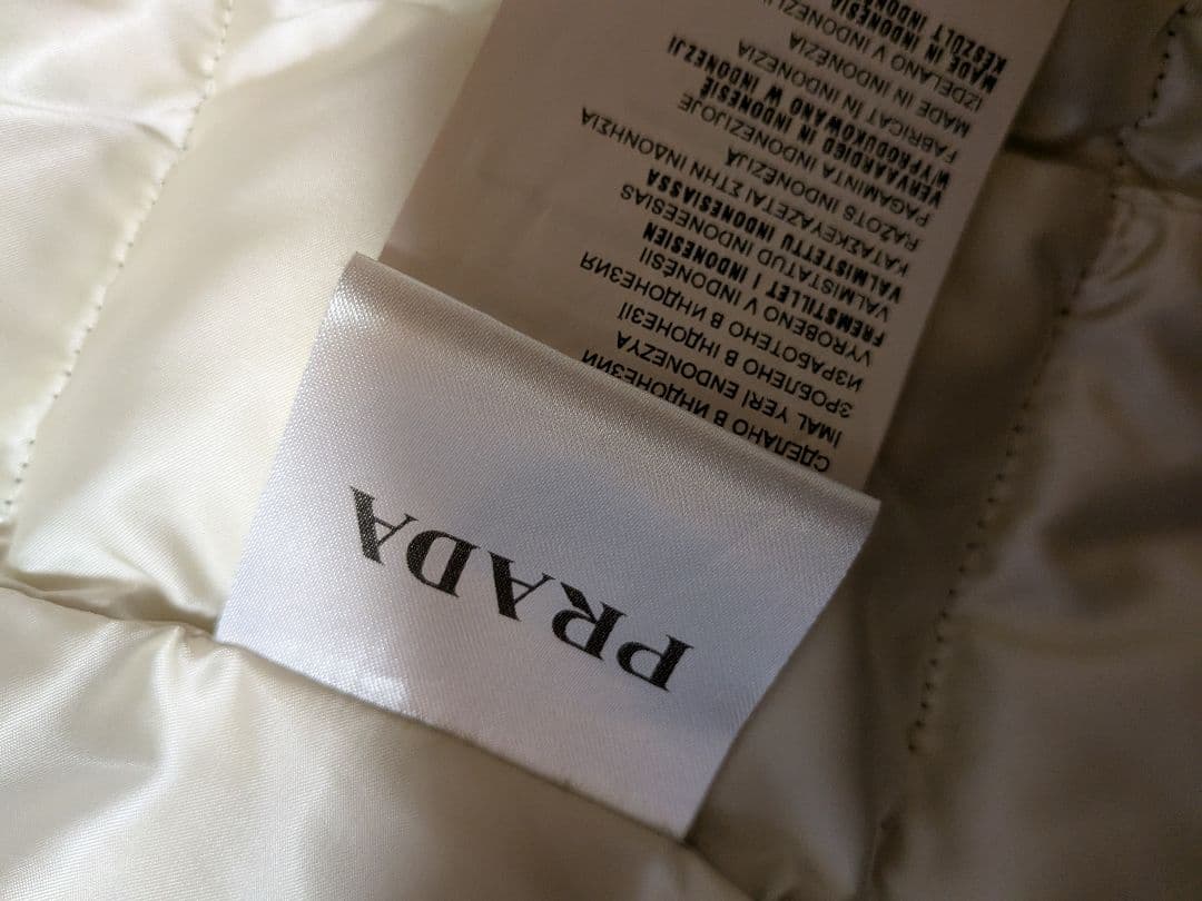 プラダ　ダウンベスト　極美品