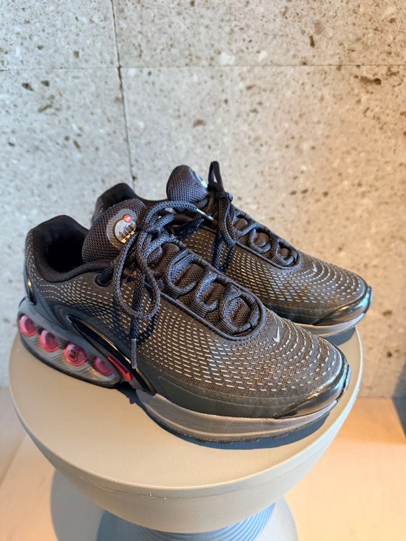 美品 ナイキ エアマックスDN ブラック ピンク US6