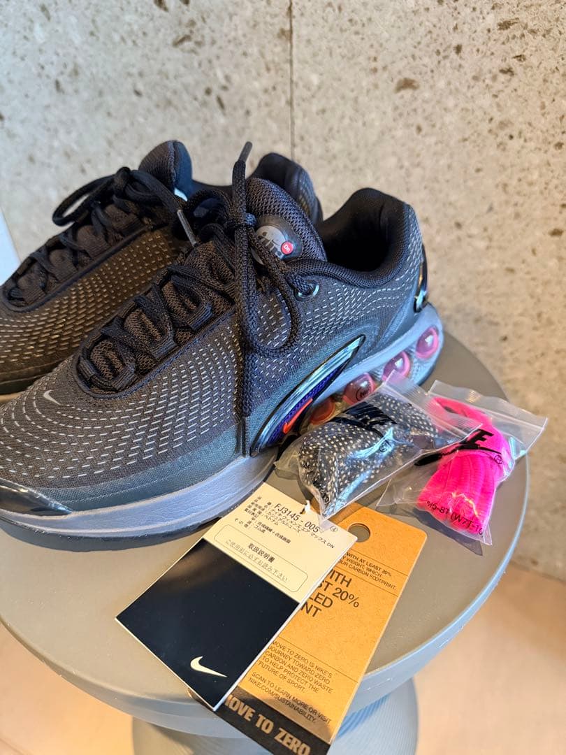 美品 ナイキ エアマックスDN ブラック ピンク US6