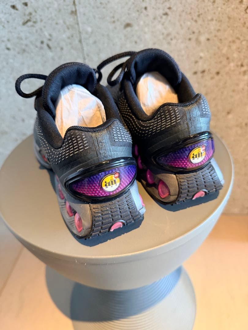 美品 ナイキ エアマックスDN ブラック ピンク US6