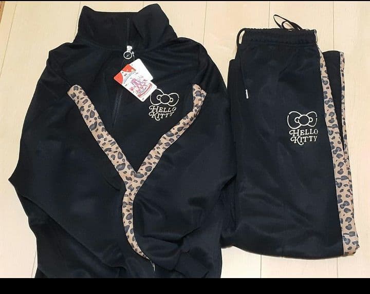 ❣️新品未着用❣️ハローキティ50周年❣️ヒョウ柄上下ジャージLサイズ