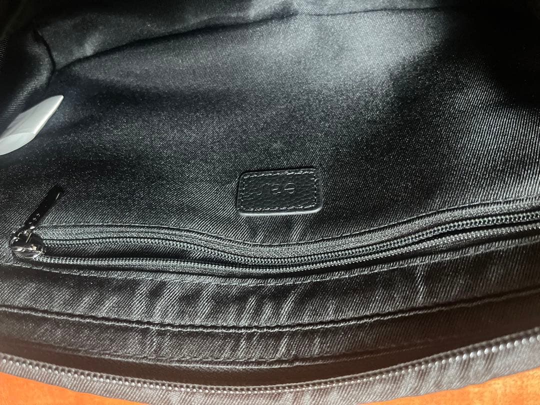 イアパピヨネ　本革　柄ワイドテープショルダーバッグ　ボディバッグ