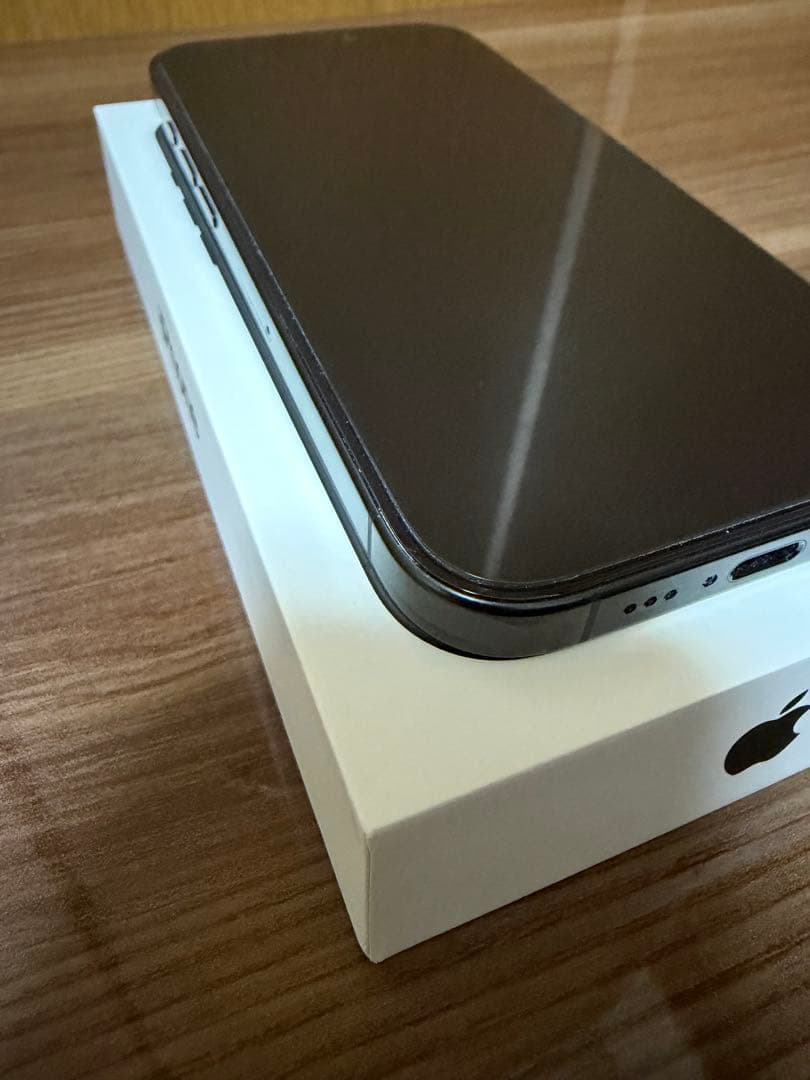 iPhone16 pro 512GBブラックチタニウム SIMフリー おまけ付き