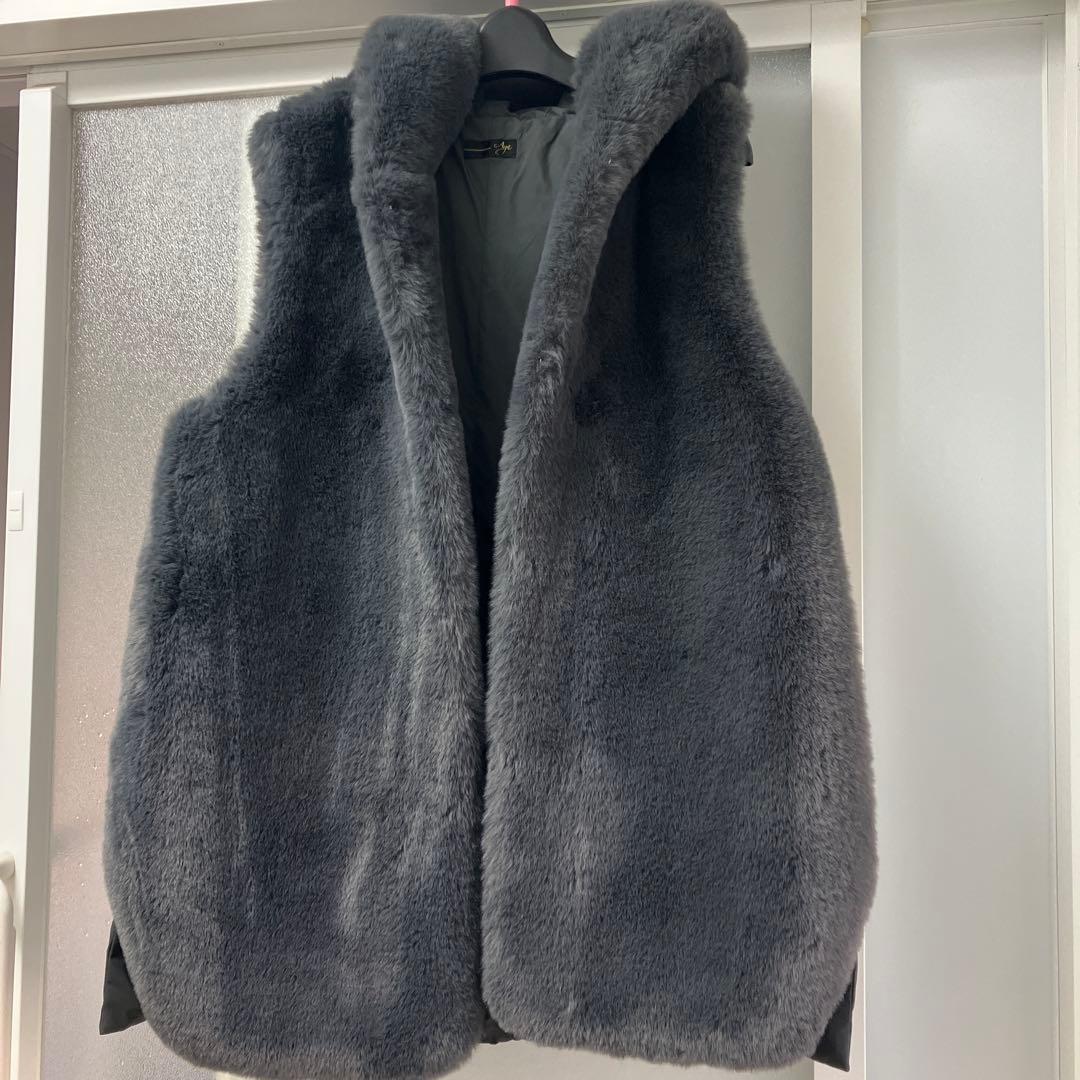 タイムセール‼️未使用‼️Agaグレー ファーベスト　ドゥミルサンクベスト