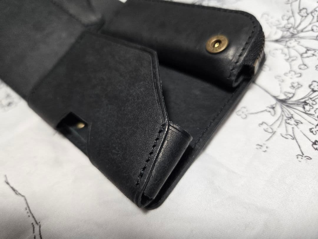 STUDIUM POKET 黒 二つ折り財布