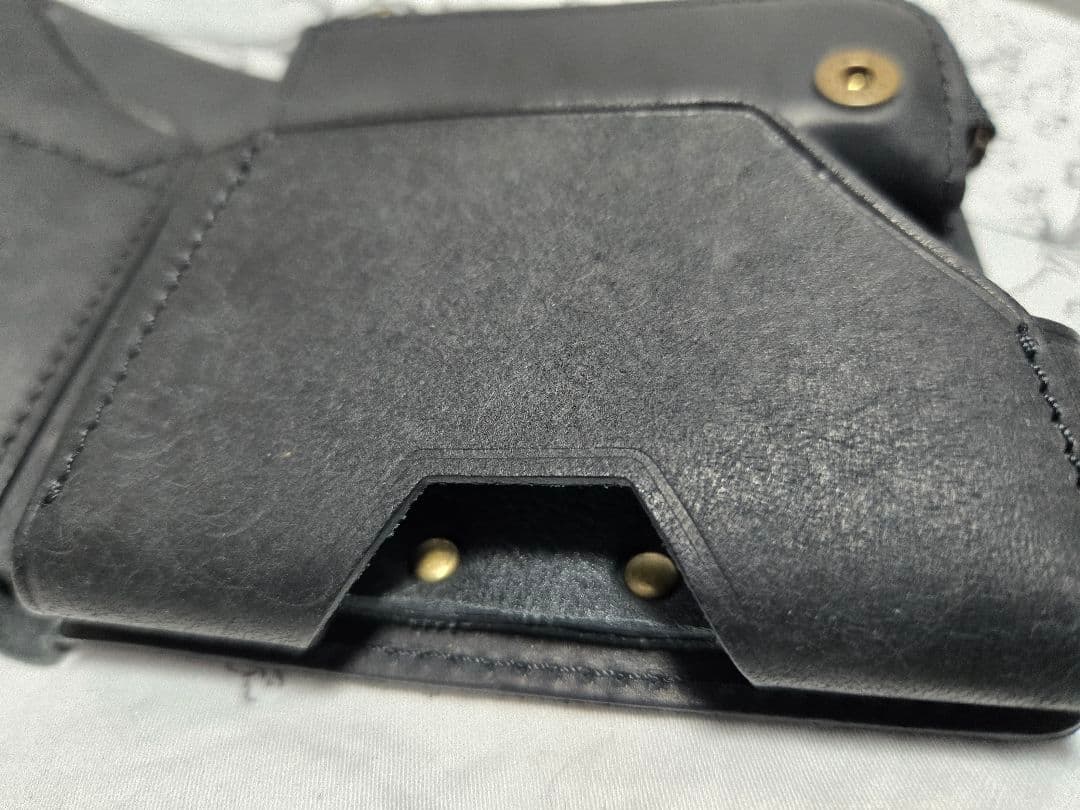 STUDIUM POKET 黒 二つ折り財布