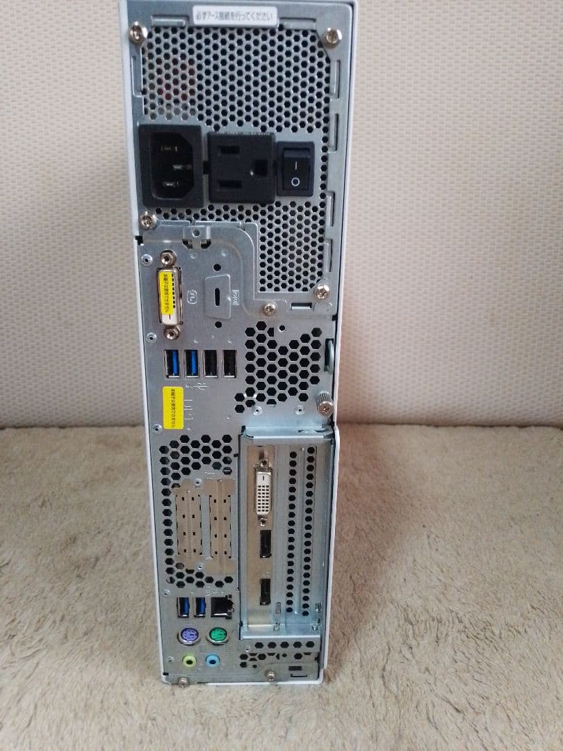 ESPRIMO D588/TW 8世代Core-i7 Radeon RX 550