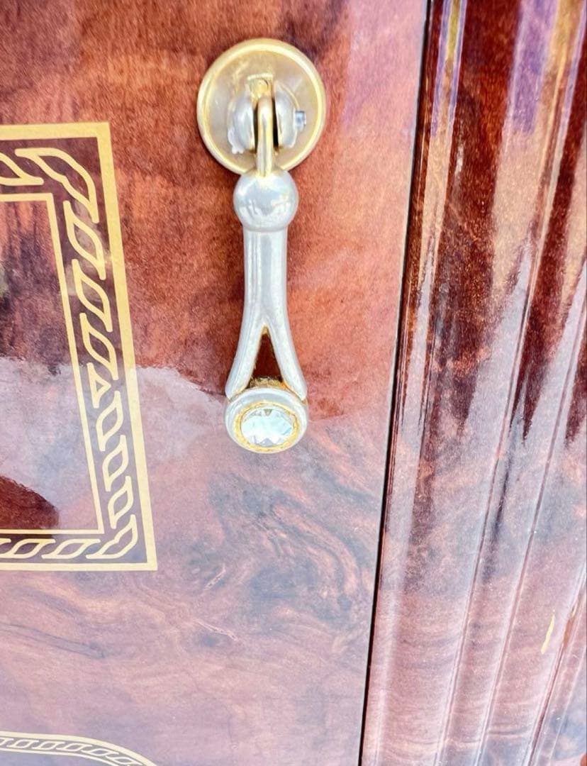 アンティークなビクトリア朝様式のウォールナット象嵌細工のクレ デンザ