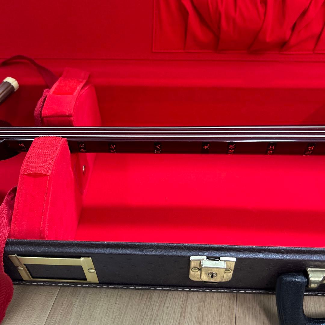 三線セット（赤と黒と桃色、チューナー付き）