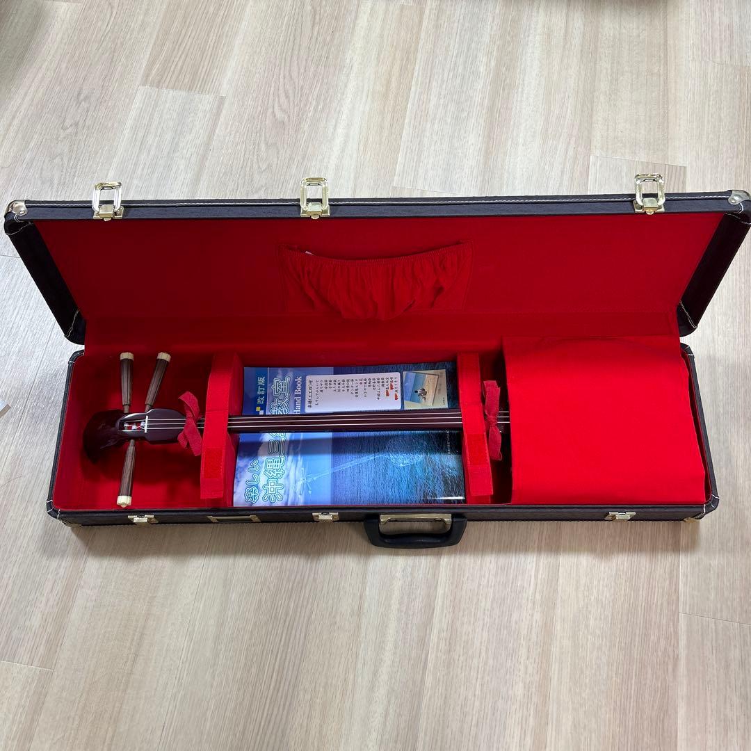 三線セット（赤と黒と桃色、チューナー付き）