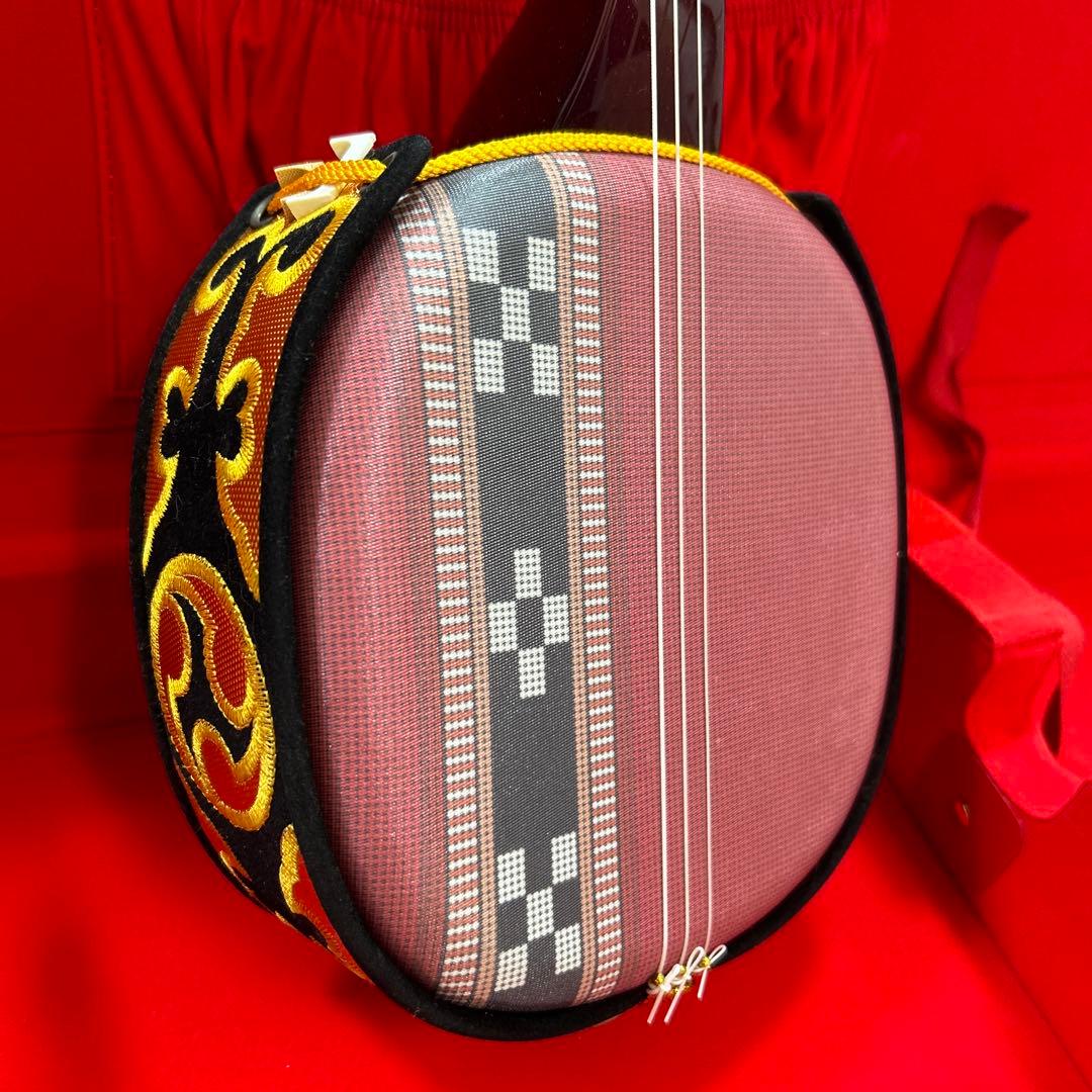 三線セット（赤と黒と桃色、チューナー付き）