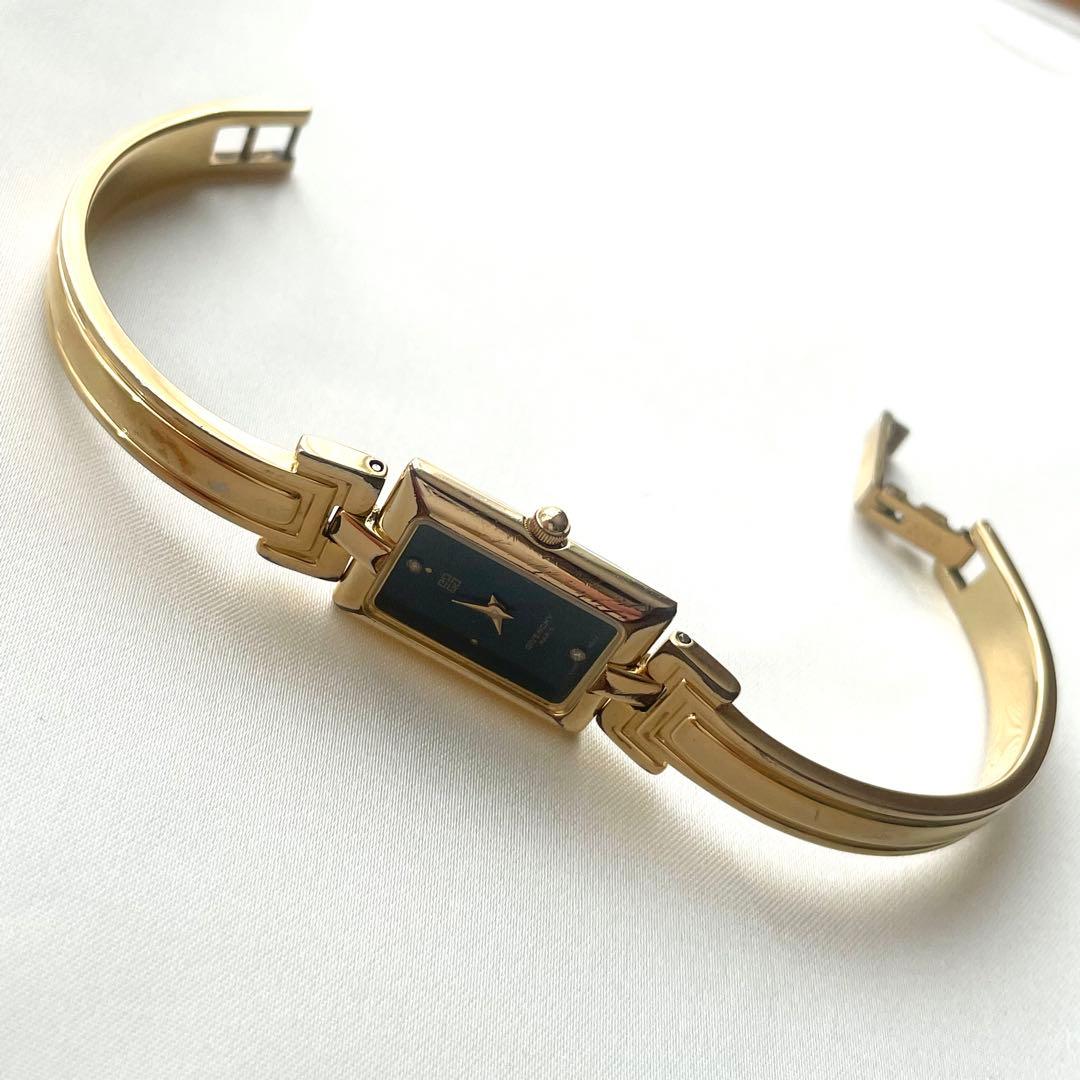 GIVENCHY ジバンシィ 時計 レディース バングル　2Pダイヤ ゴールド