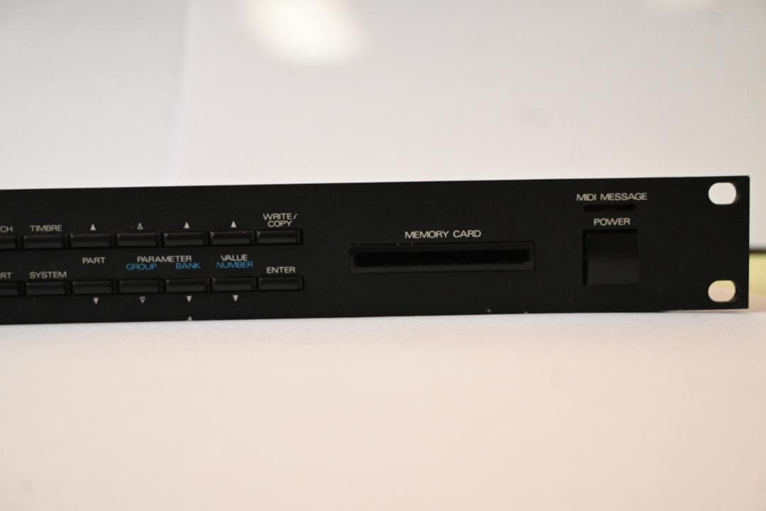 Roland D-110 ラックマウントMIDI音源モジュール