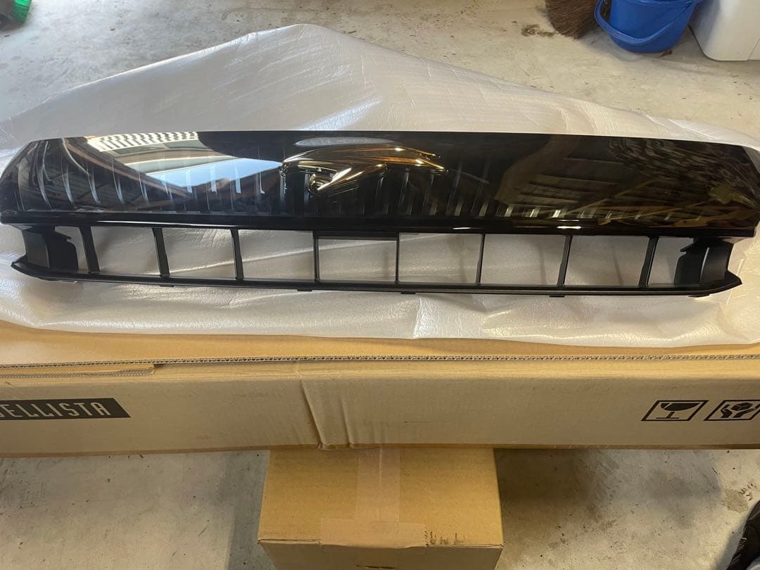 ハリアー　60系　フロントグリル　純正　新車取り外し