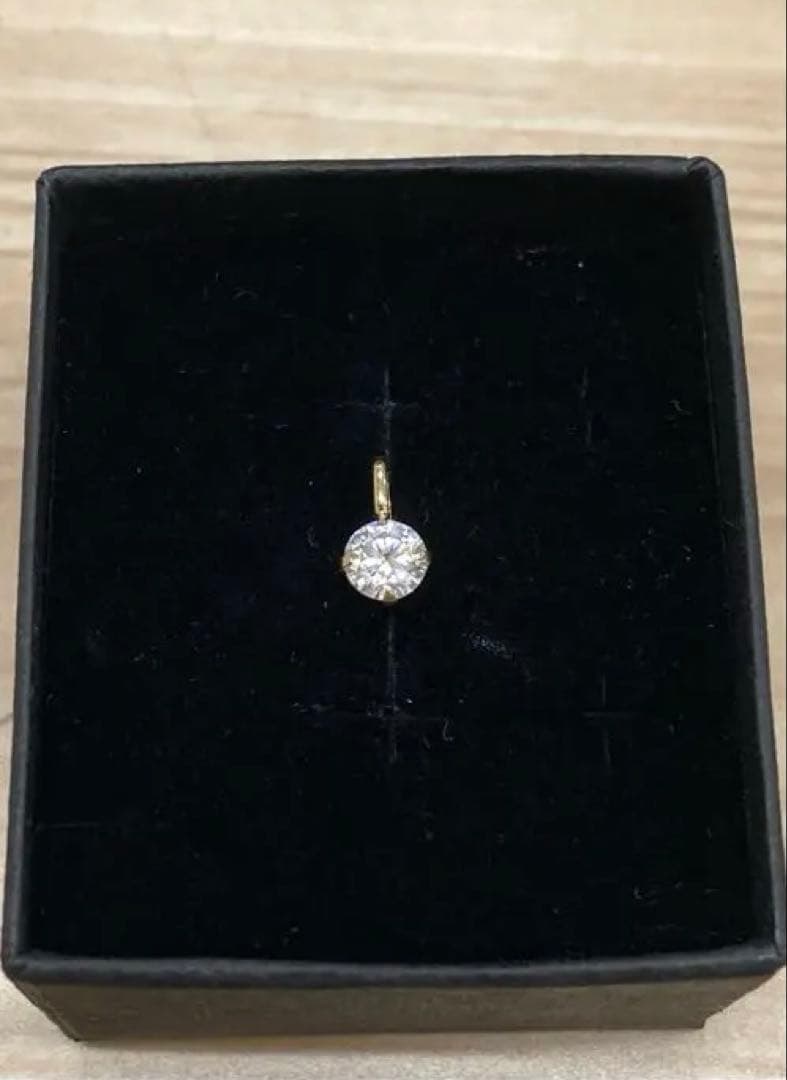 K18 5mm モアッサナイト　ペンダントトップ ダイヤチャーム