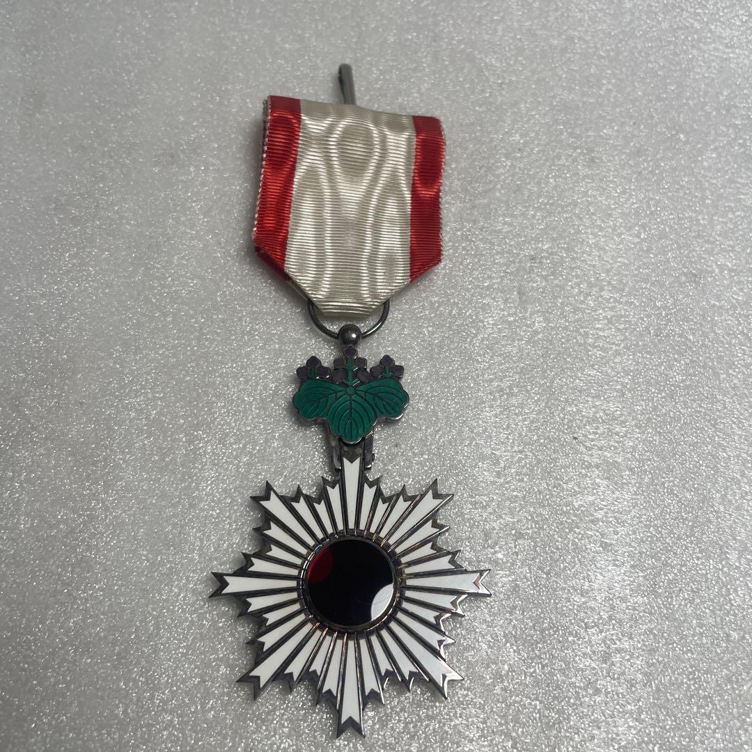 【美品・共箱付】勲六等単光旭日章 勲章 記章 旧日本軍 旭日章