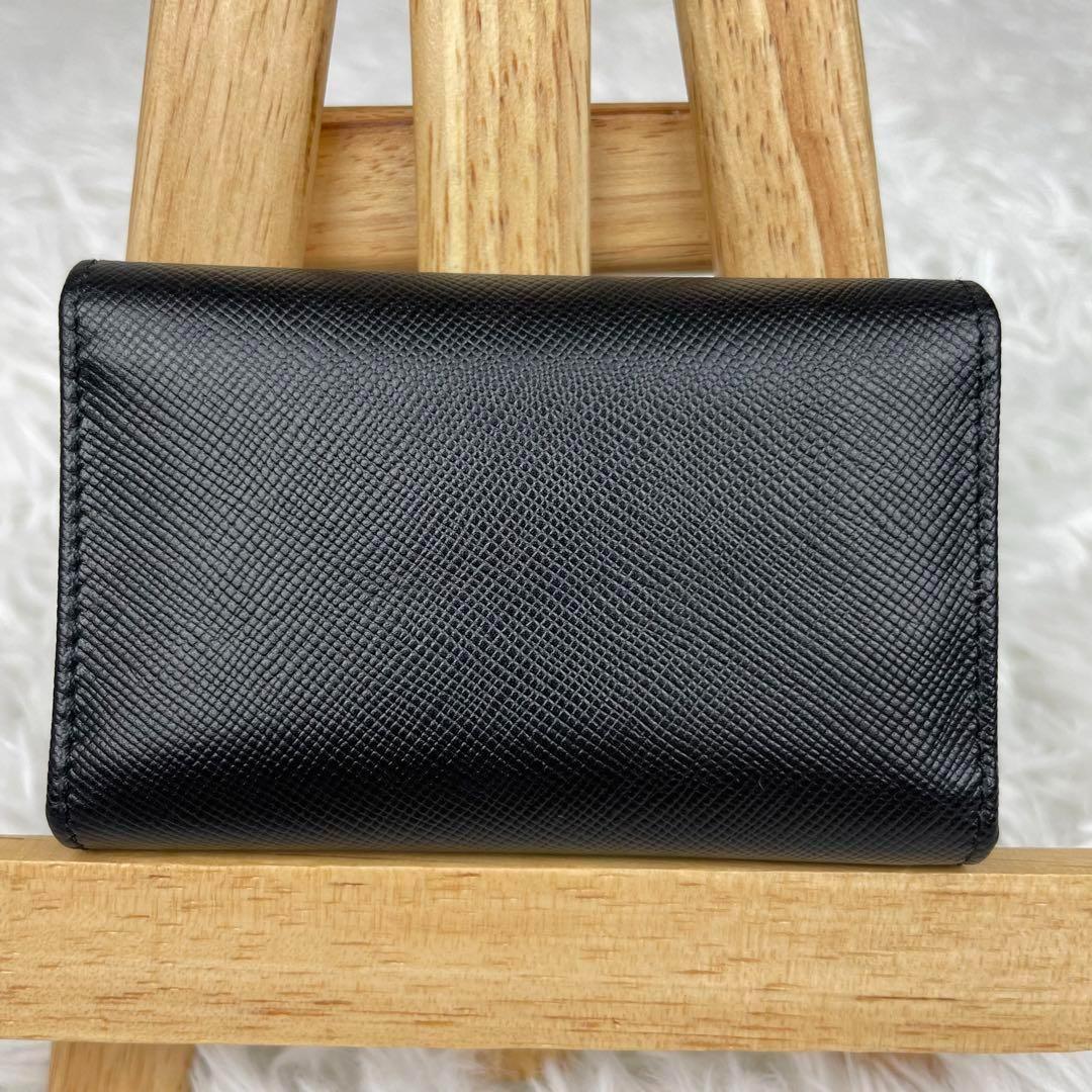 極美品✨プラダ✨6連キーケース✨三角ロゴ刻印✨サフィアーノレザー✨黒✨男女兼用