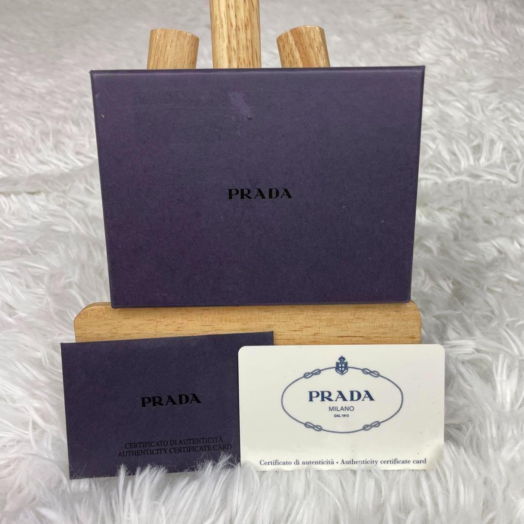 極美品✨プラダ✨6連キーケース✨三角ロゴ刻印✨サフィアーノレザー✨黒✨男女兼用