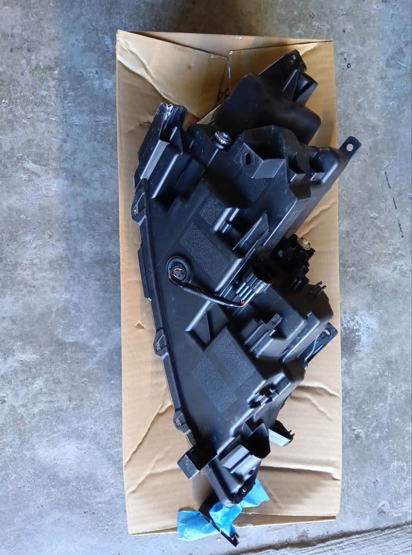 日産セレナC27 後期純正 左ヘッドライト KOITO 100-23784