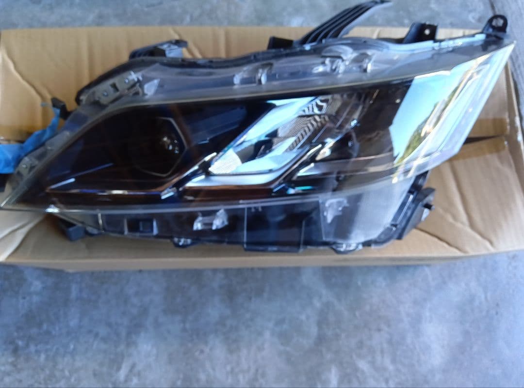 日産セレナC27 後期純正 左ヘッドライト KOITO 100-23784