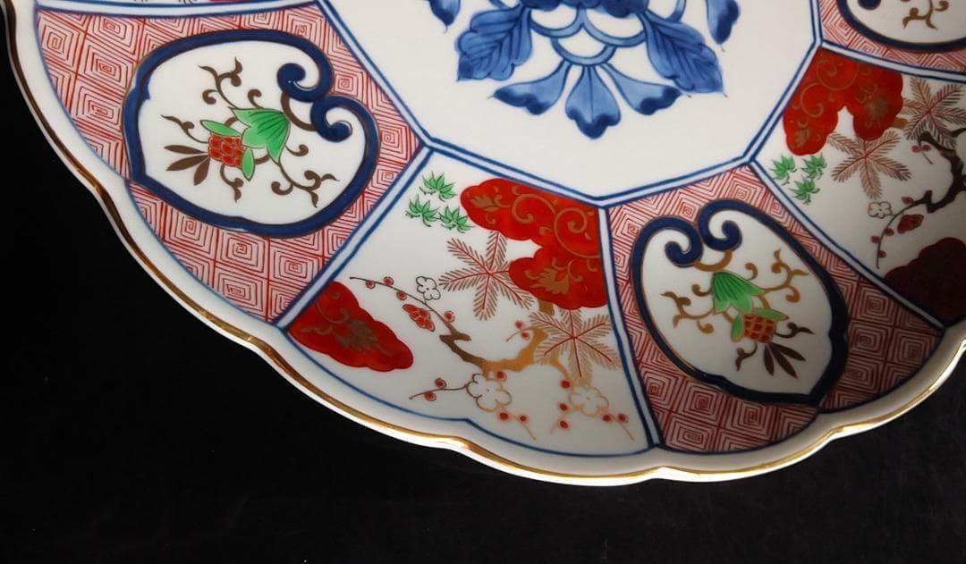 新品 有田焼 染錦輪花大皿 金彩赤絵 古伊万里様式