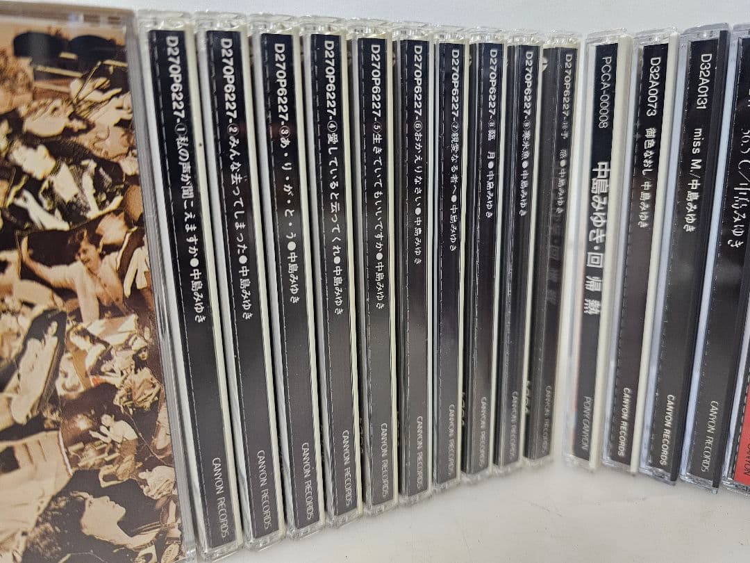 レアアイテム良好品/中島みゆきCD-BOX 1976～1983/10枚組＋9枚