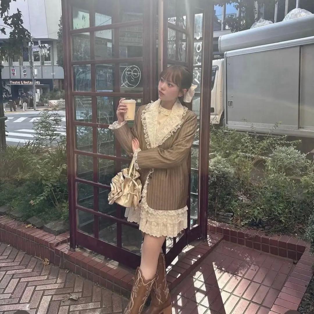 treat ürself retrolacejacket brown