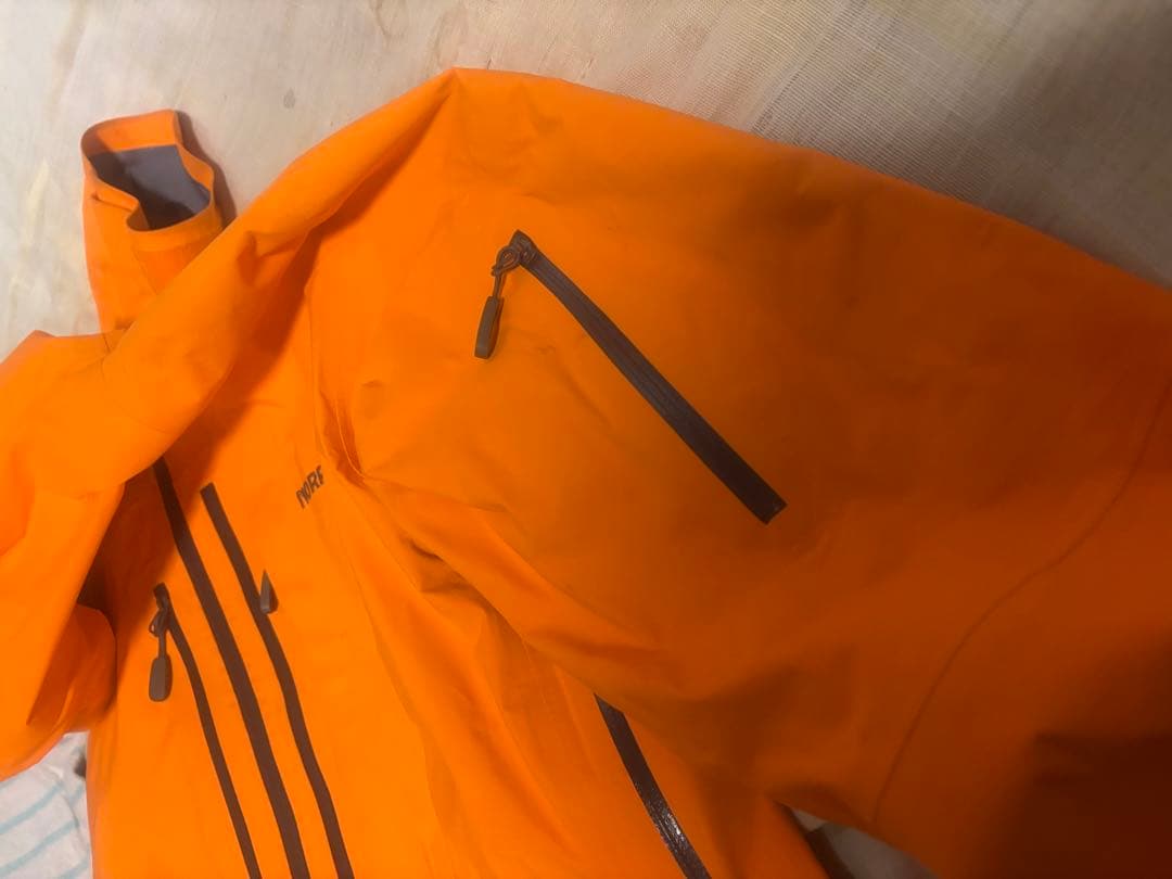 ノローナ ロフォテン ゴアテックス プロ ジャケットパンツセット