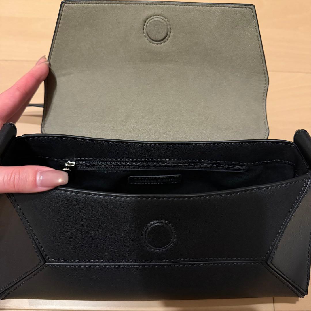 CHARLES&KEITH ナスリン　ジオメトリックショルダーバッグ　ブラック