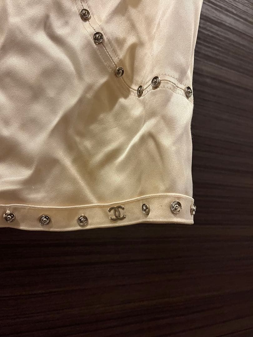 CHANEL アイボリー 半袖トップス ビーズ装飾　スナップ　サテン　40