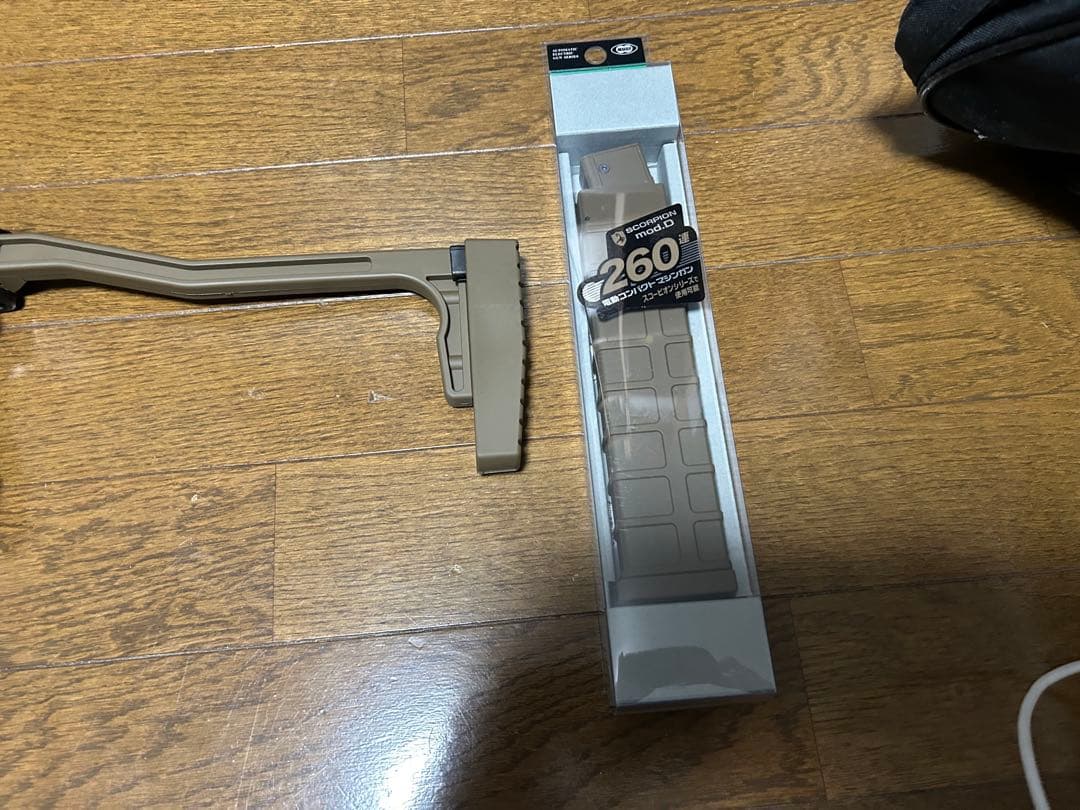 東京マルイ　スコーピオンmodタンカラー 電動ガン 260連マガジン付