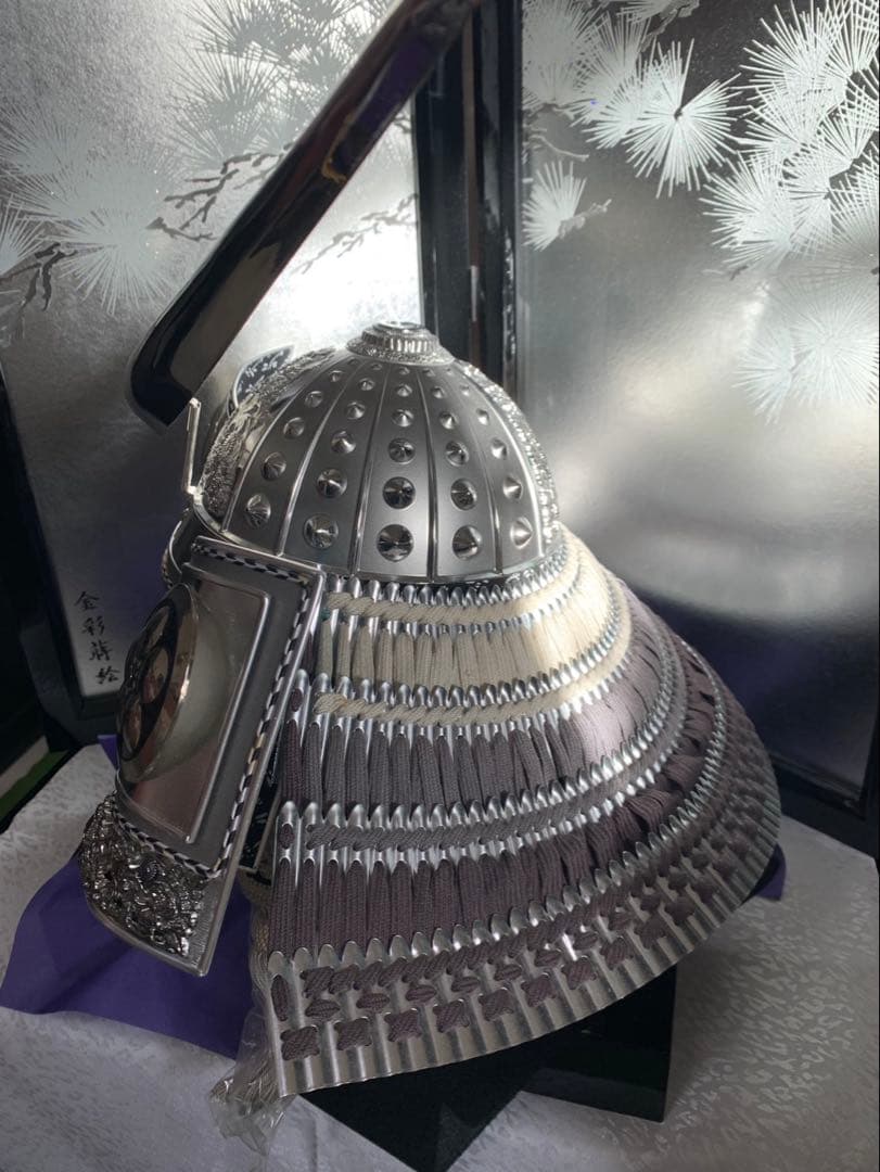 美品 正絹着用兜 伊達政宗 兜 平安水宝 作 銀箔金彩銀松 銀兜 五月人形