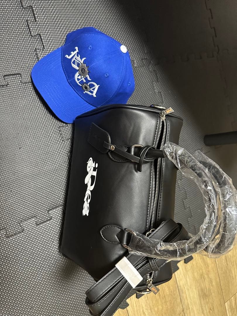 iDeaswamボストンバッグ黒 noremidケンタウロス着用